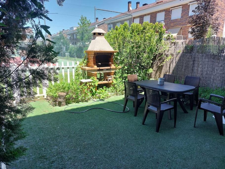 Chalet Urbano En Salamanca ซานตา มาร์ตา เด ตอร์เมส ภายนอก รูปภาพ
